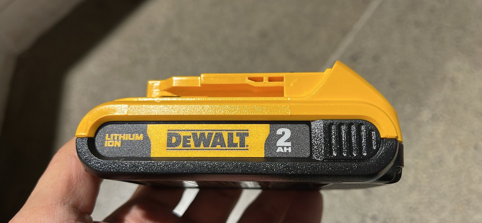 DEWALT 20V MAX Compact Lithium-Ion 2.0Ah Battery Pack