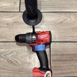 milwaukee M18 FUEL 18V Lithium-Ion Brushless Cordless 1/2 in. Hammer Drill/Driver (Tool-Only)(normal wear)
