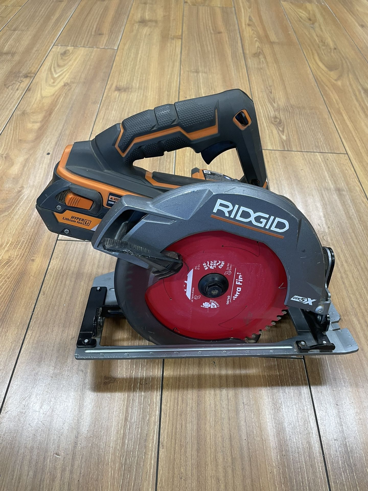 RIDGID 18V Brushless Cordless 1/4 Circular Saw with battery