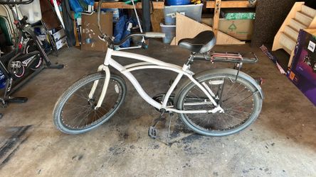Clean white huffy beach cruiser