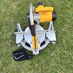 DEWALT 15 AMP  CORDED 12 IN  SINGLE BEVEL COMPOUND MITER SAW