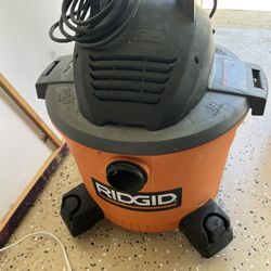 Wet Dry Vac  9 Gallons  RIDGID