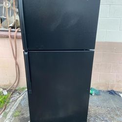 WHIRLPOOL 18CUFT BLACK FRIDGE