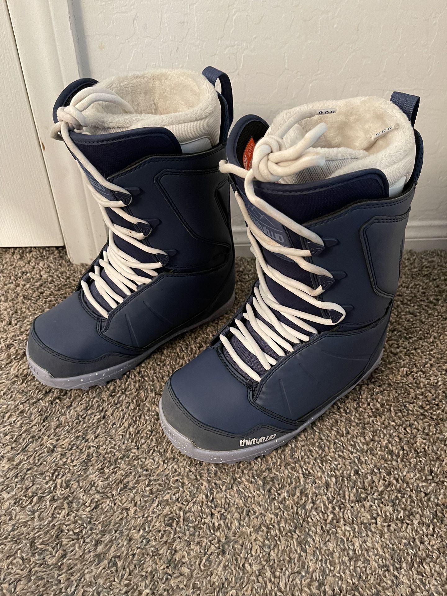 Snowboarding Boats ThirtyTwo