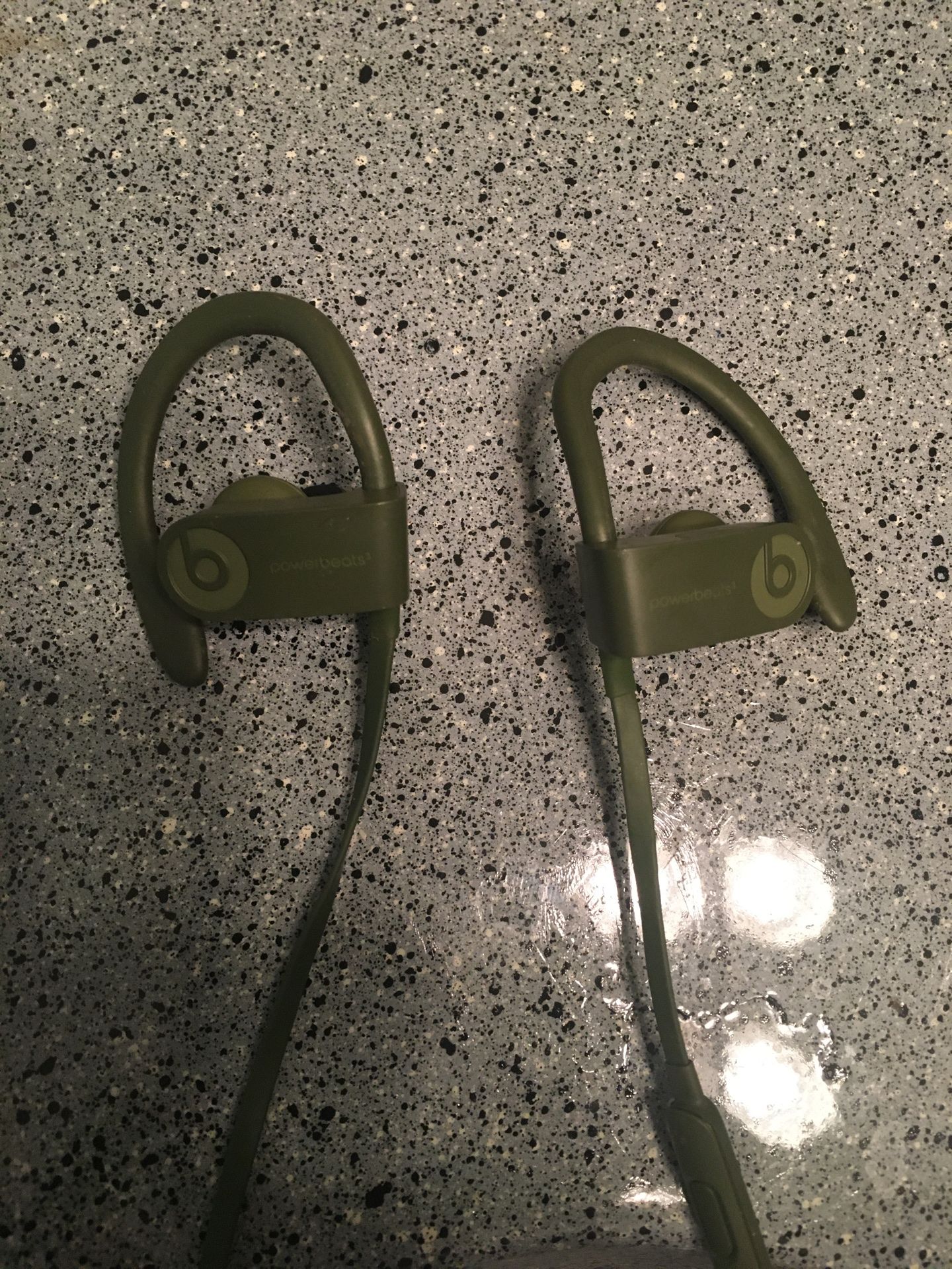 Beats wireless ear plugs