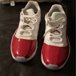 11 RETRO MICHAEL JORDEN SIZE 12 