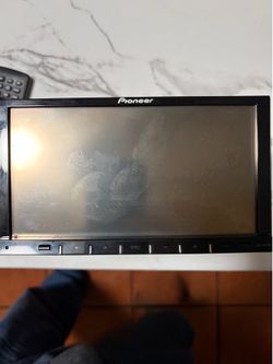 Pioneer AVH-P4100DVD 7” Touchscreen Stereo + Remote — For Repair/Parts