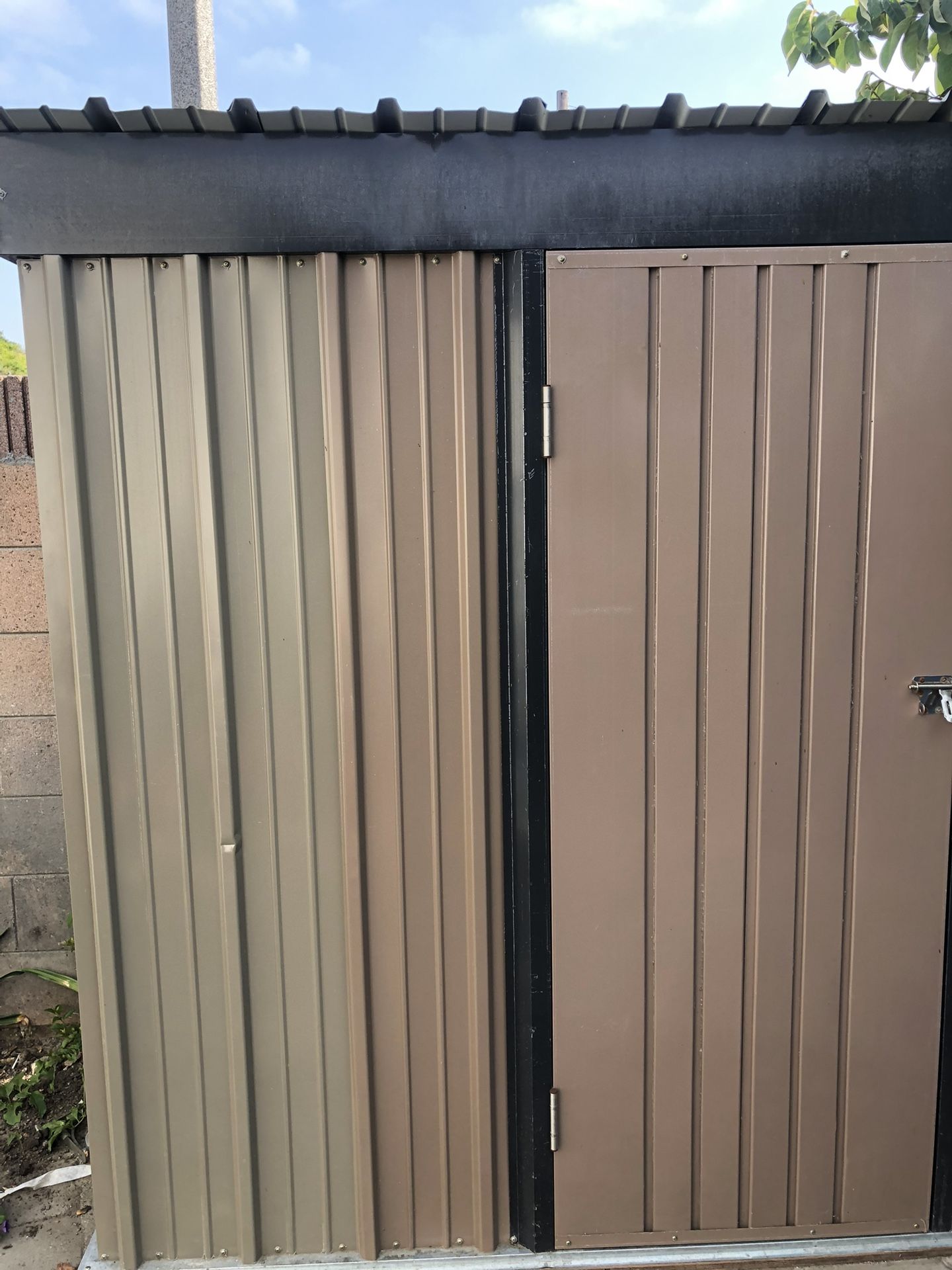 2 Storage Sheds
