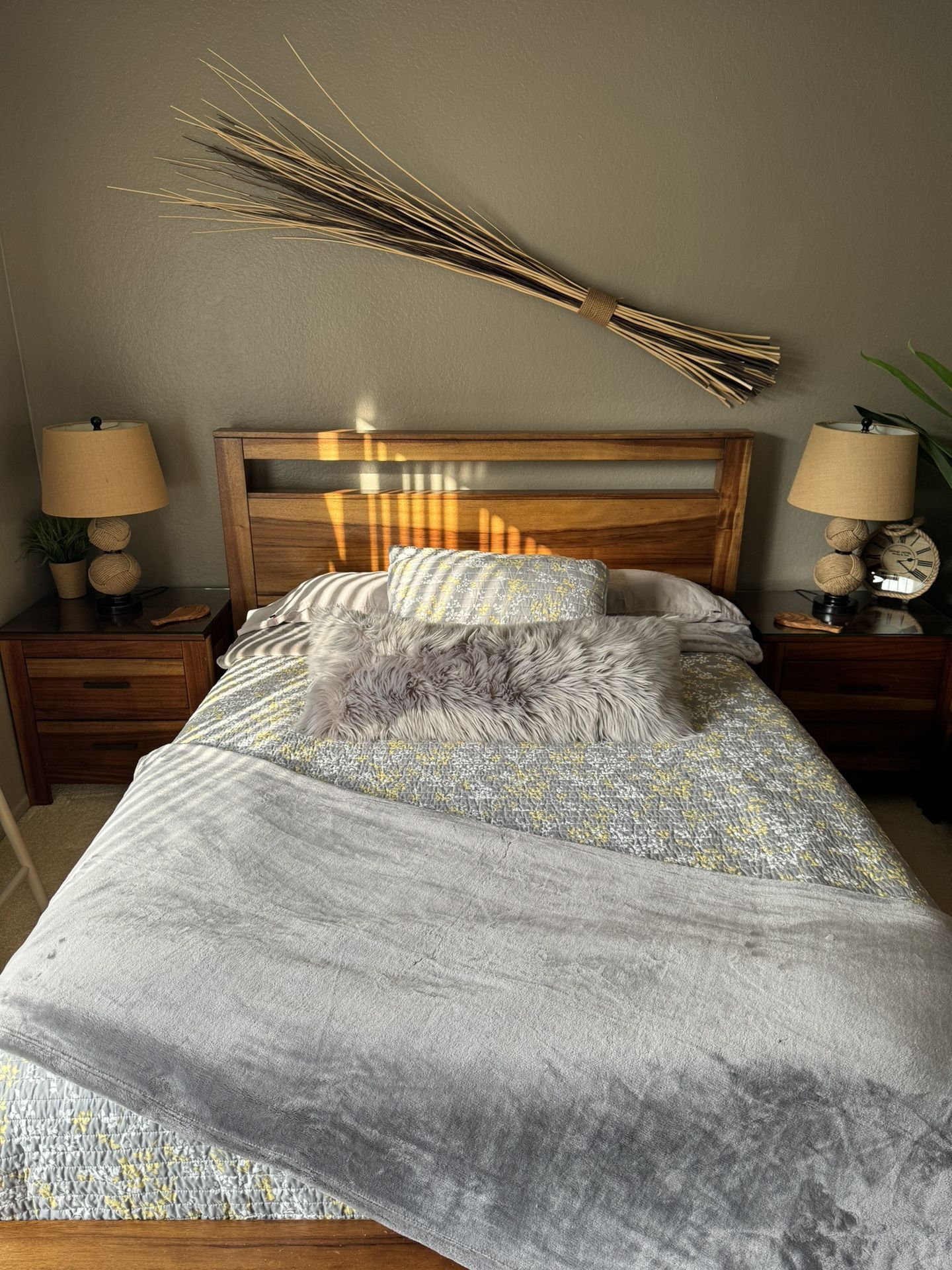 Queen Bed Set + 2 Night Stands + Dresser + Mirror