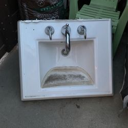 KOHLER PEDASTAL SINK 