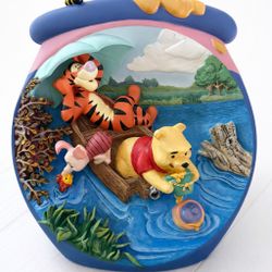 Bradford Exchange Winnie the Pooh Plate – “Fishin’ for a Little Something” – Pooh’s Hunnypot Adventures