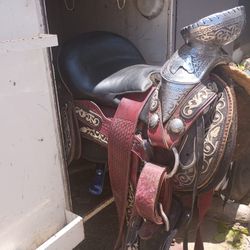 Saddle 