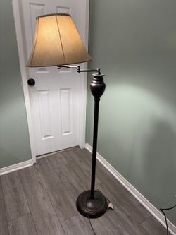 FLOOR LAMP