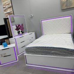 4pc Queen Bedroom Set 💜🩷💙💚💛 Remote-controlled Colorful LED Lighting To Set The Mood