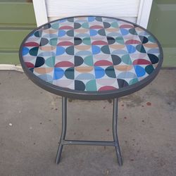 Foldable plant stand table