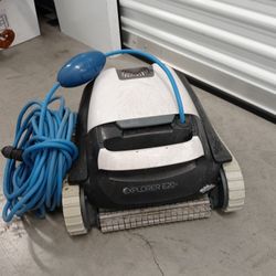 Dolphin Pool Vacuum Explorer E20 