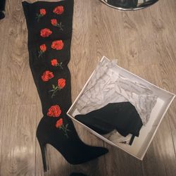 Brand New Women's Rose Star Boots 