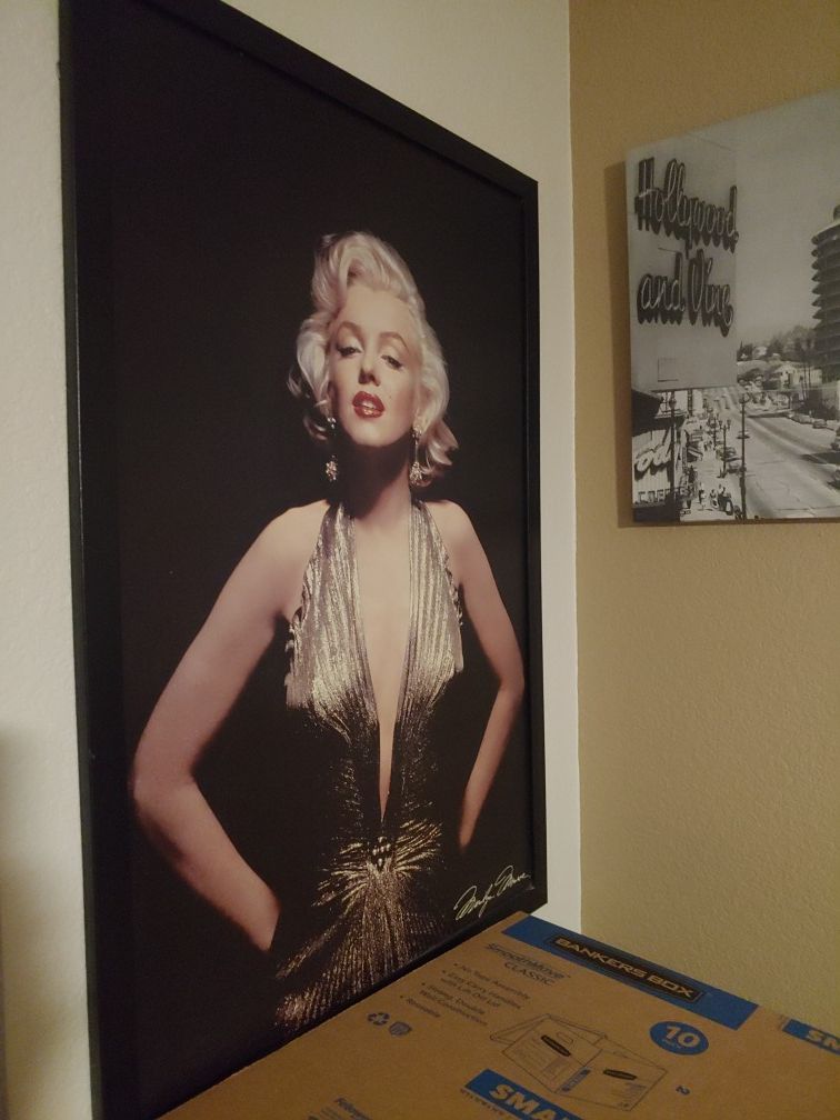 Marilyn Monroe Pictures and Blanket