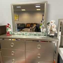 *Ad Special*---Jasmine Stunning Queen/King Bedroom Sets---Starting At $1099---Delivery And Financing🙌