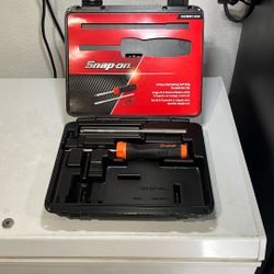 Snap-on  8-Piece Ratcheting Soft Grip Screwdriver Set With Hard Case