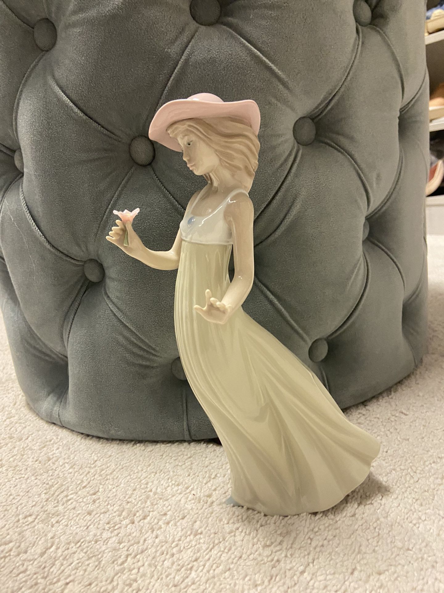 Retired 1991 Nao Lladro Spain Woman in Hat Holding Flower Porcelain Figurine