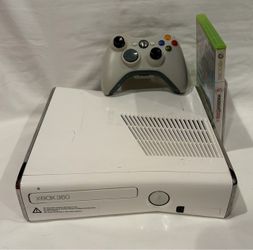 White Xbox 360 Slim