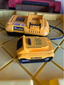 Rapid charger with 20v 4.0 dewalt battery