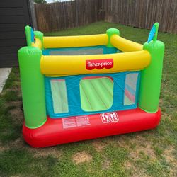 Fisher-Price Inflatable Bounce House 5’x5’