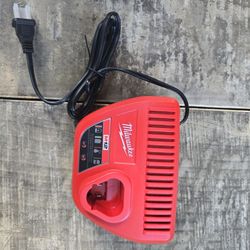 M12 CHARGER
