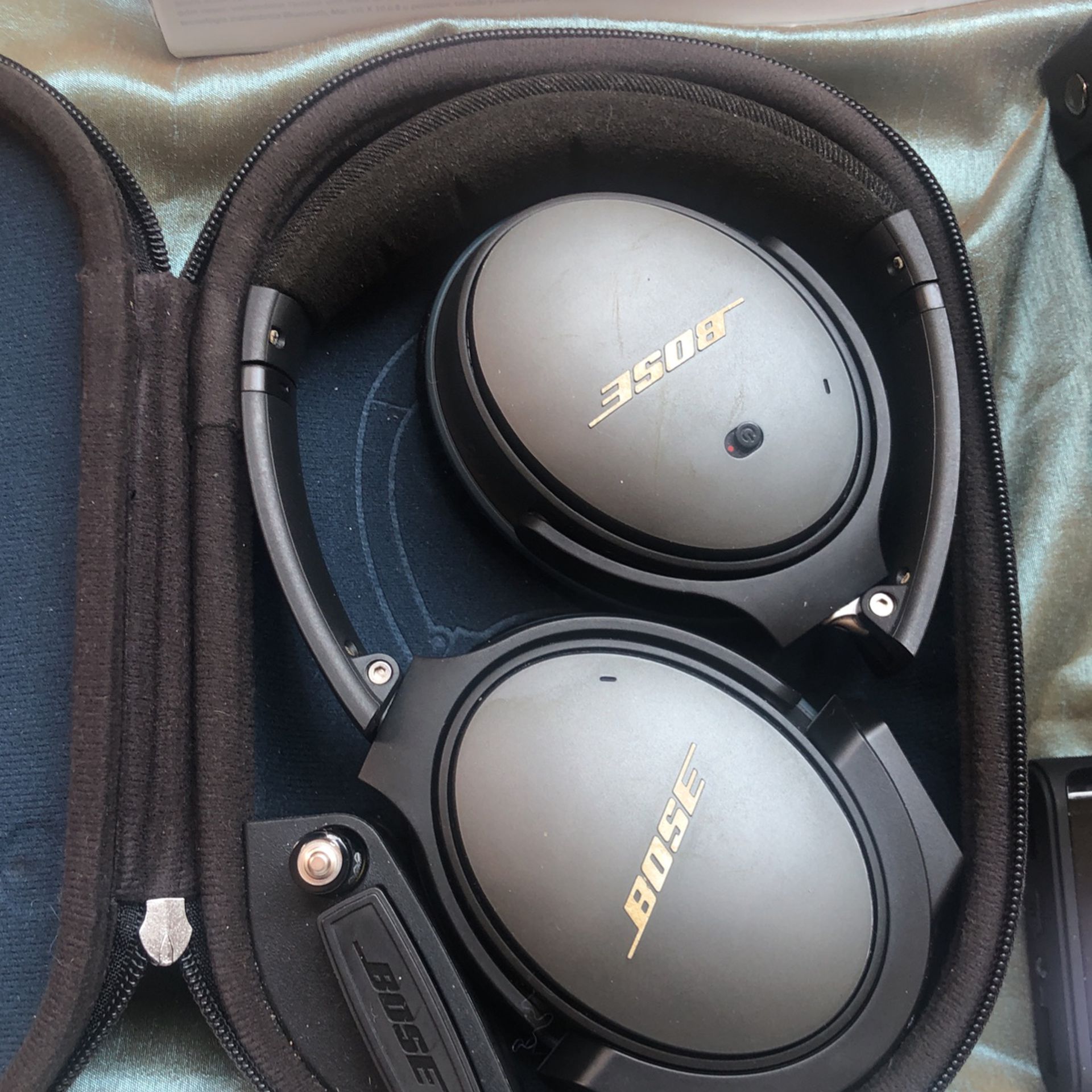 Bose Quiet Comfort 35 With Bluetooth Connection And Wired