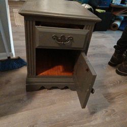Vintage BroyHill Side Table 