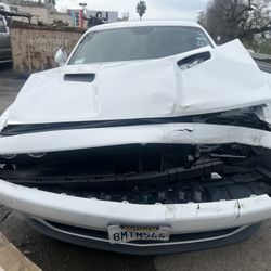 2016 Dodge Challenger sxt (Only parts——Solo partes)