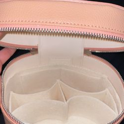 Selling a saie Makeup Bag 