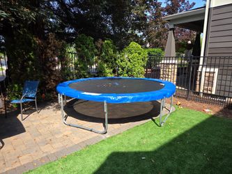 10ft trampoline with safety enclosure