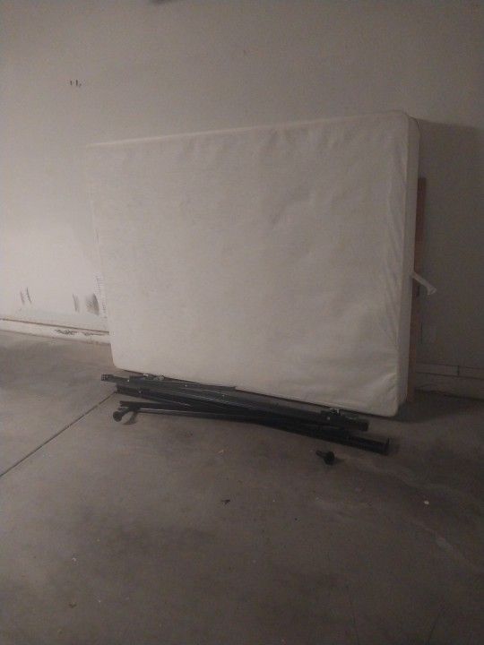 Queen Size Frame And Box Spring