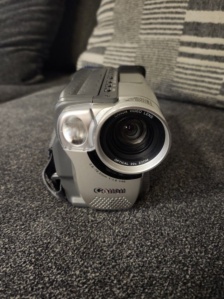 Canon ES8400. 8 MM camcorder