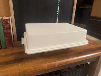 Vintage 1970s Tupperware Sheet Cake Keeper