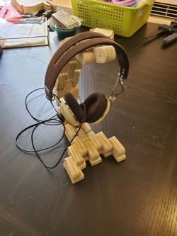 Wood headphone stand