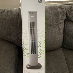 Brand New Holmes  32” Roating Fan With Remote 