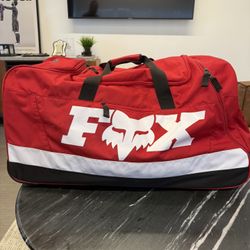 Fox Duffle Bag With Wheels