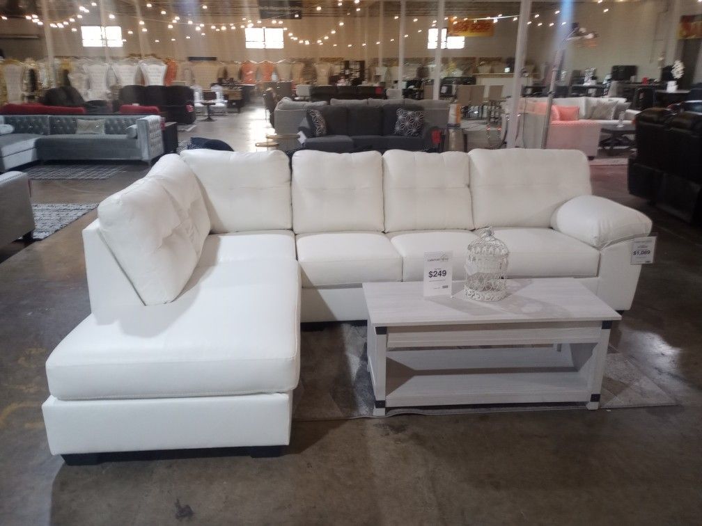 Nice White Leather Sectional Very Comfy ( Ask For Jose)