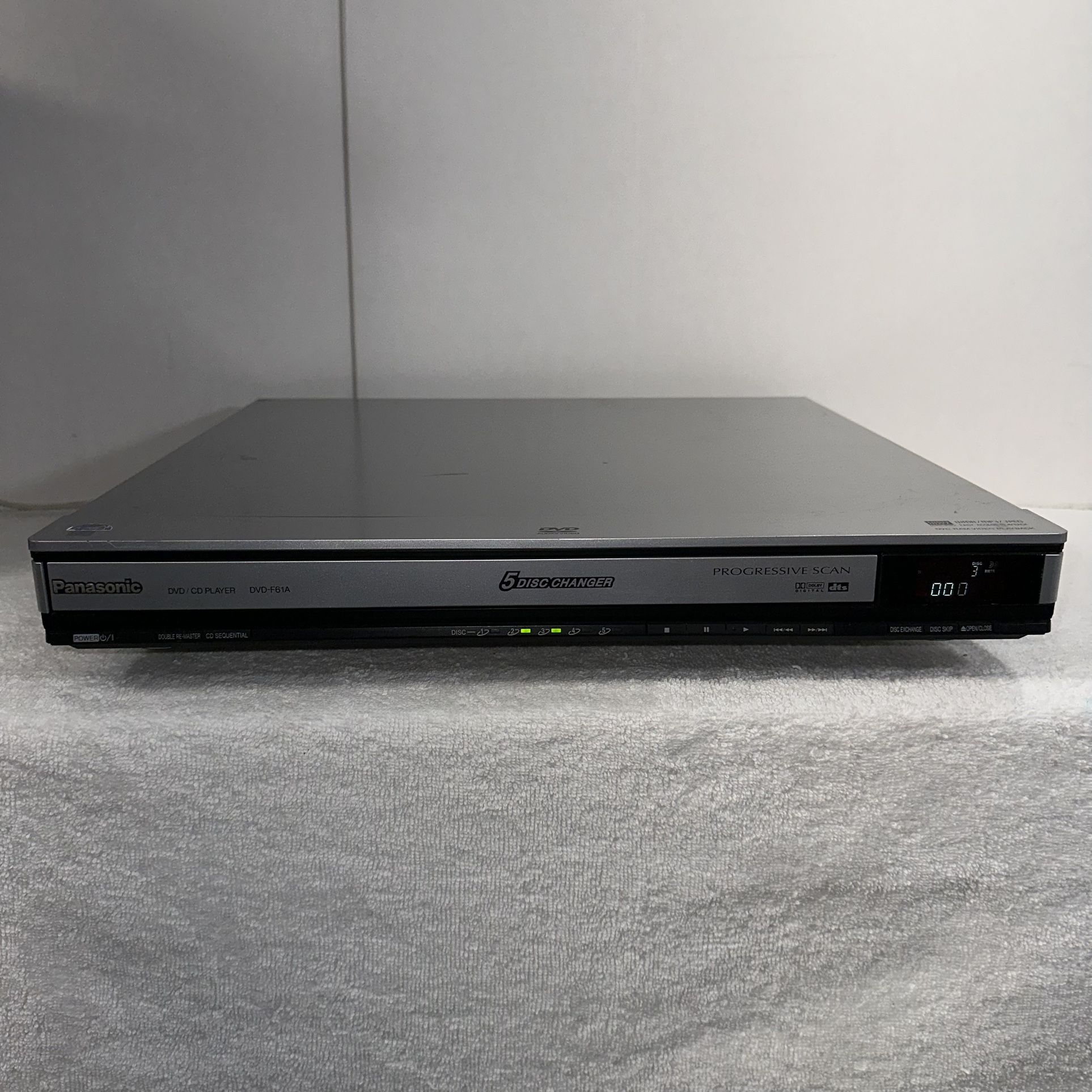 Panasonic CD and DVD 5 Disc Revolving Player, DVD-61A, Very Low Profile, Carousel—Very Versatile —Load CDs and DVDs In the same Five Disc Tray