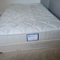 Full Size Bed W/ Bed Spring