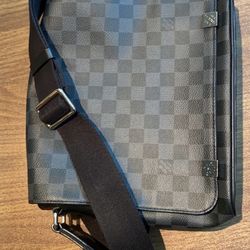 louis vuitton district pm messenger damier graphite