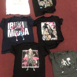 Anime Hot Topic T shirts 👚 Size L