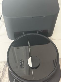Sweeper and mopping machine.
