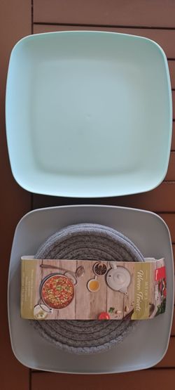 Plates & Woven Trivets