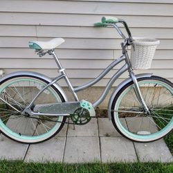 Huffy 24" Cranbrook girls Cruiser bike with perfect fit frame. 