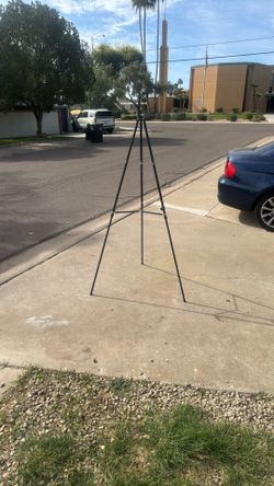 black, telescoping aluminum display easel