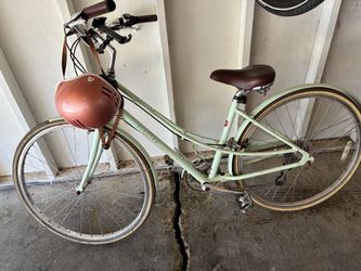 Electra Loft Step-Thru bike for sale + Pink Helmet and phone mount
